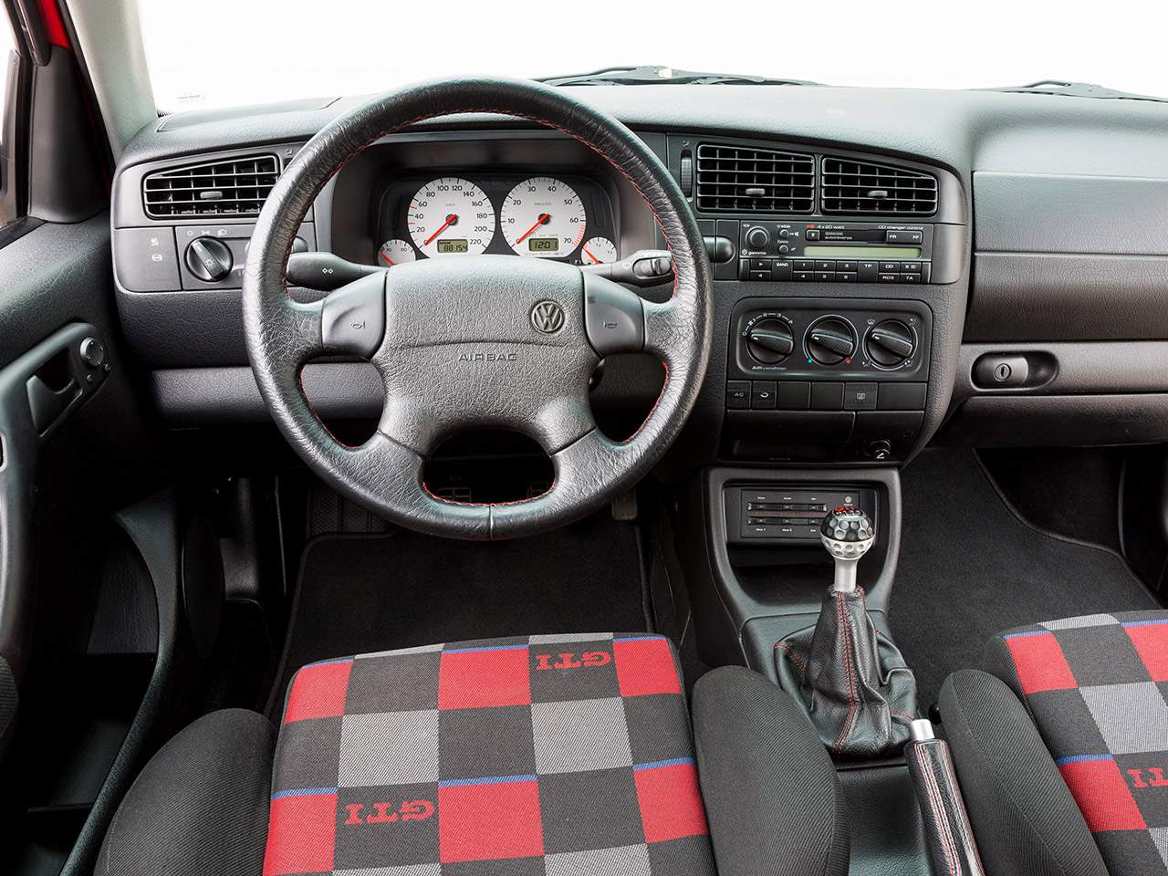 Volkswagen Golf 3 GTI салон